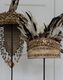 Must Living Balinese Helm Met Schelpen En Veren - Korver Living